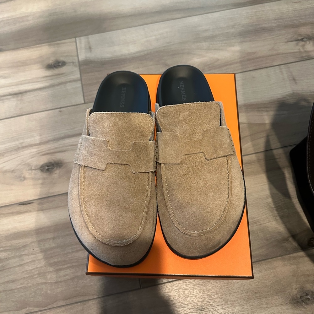 Hermes women go mule